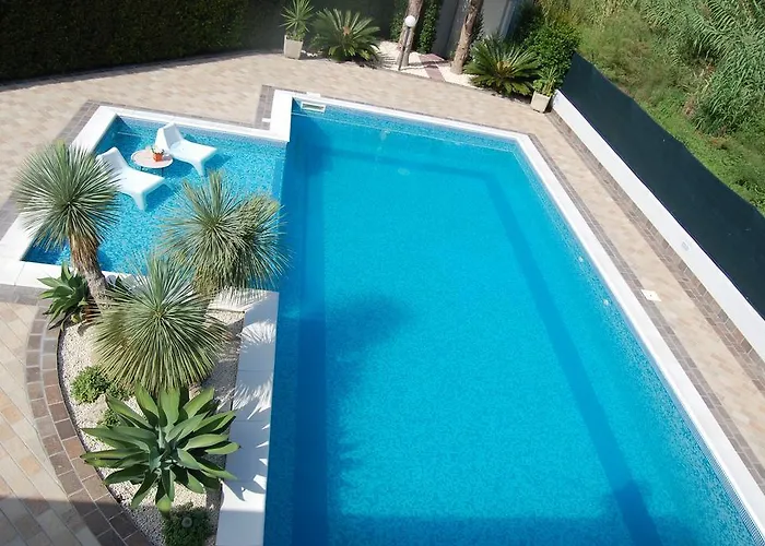 Villa Ombra E Caffe' Mascali